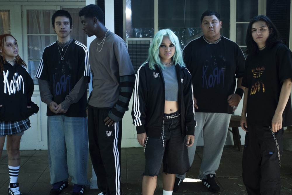 streetwear brasil adidas korn 2023 lookbook 00 1 1000x667 - Você está pronto? adidas e KoRn lançam coleção inédita